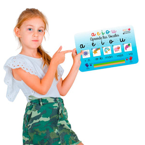Pizarra Aprende las Vocales - Marca2. 20 X 30 cm. Ideal para aprender y reforzar las vocales en la casa , jardín o colegio. Incluye plumón y borrador. Envíos a todo Chile.