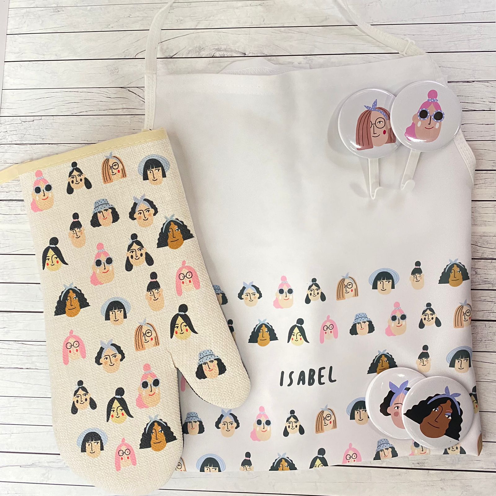 PERSONALIZADO con nombre : Kit Mujer Cocinera: Diseño caras de mujeres del mundo. - Marca2