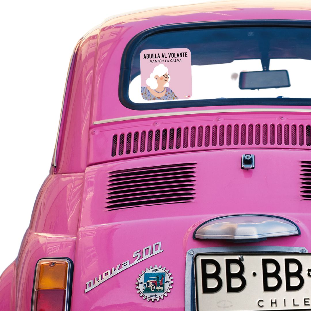 Sticker auto : Abuela al volante, mantén la calma : Fondo rosado. - Marca2