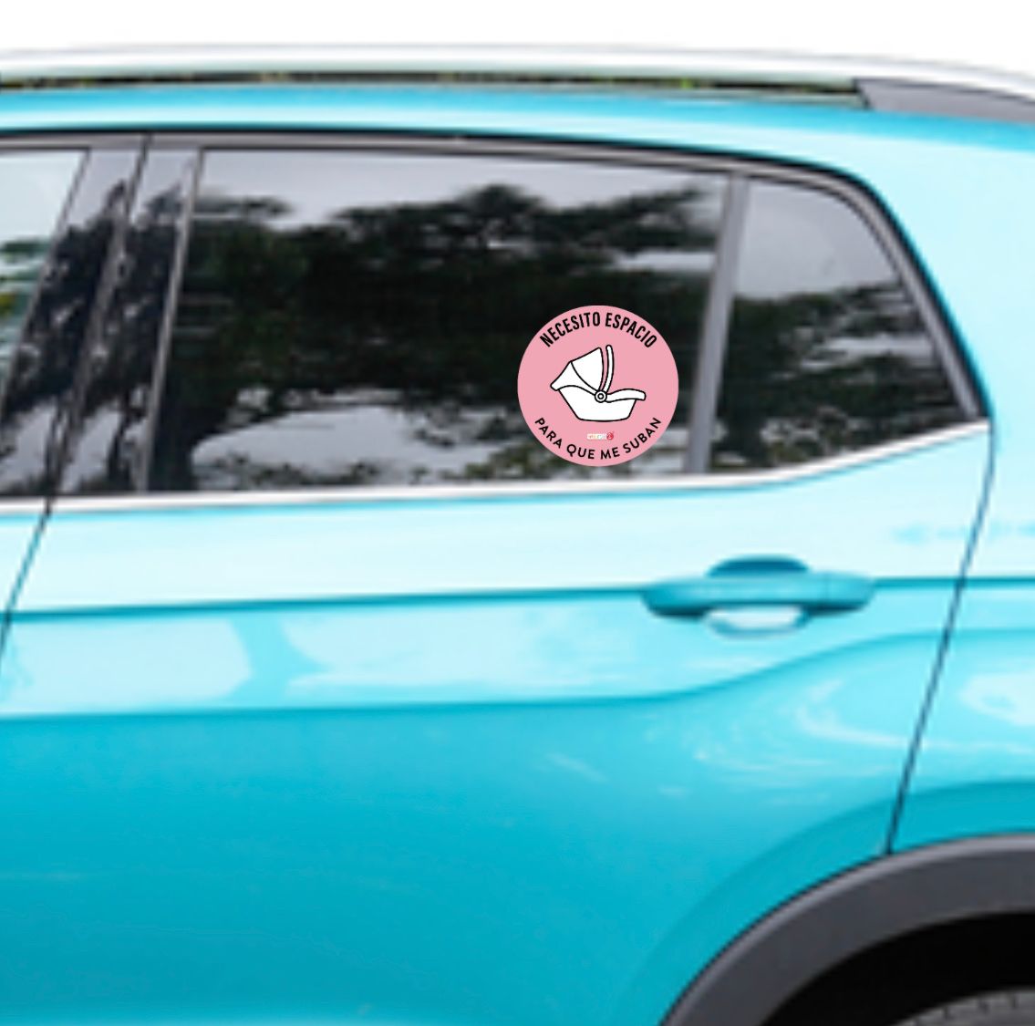 Sticker auto : Huevito fondo rosado: Necesito espacio para que me suban. - Marca2